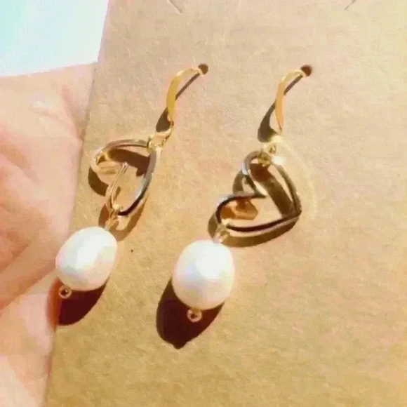 18kgold plated heart shaped and fresh water pearl earrings - Picture 5 of 6